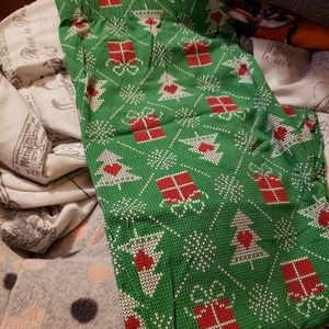 Tree and present leggings